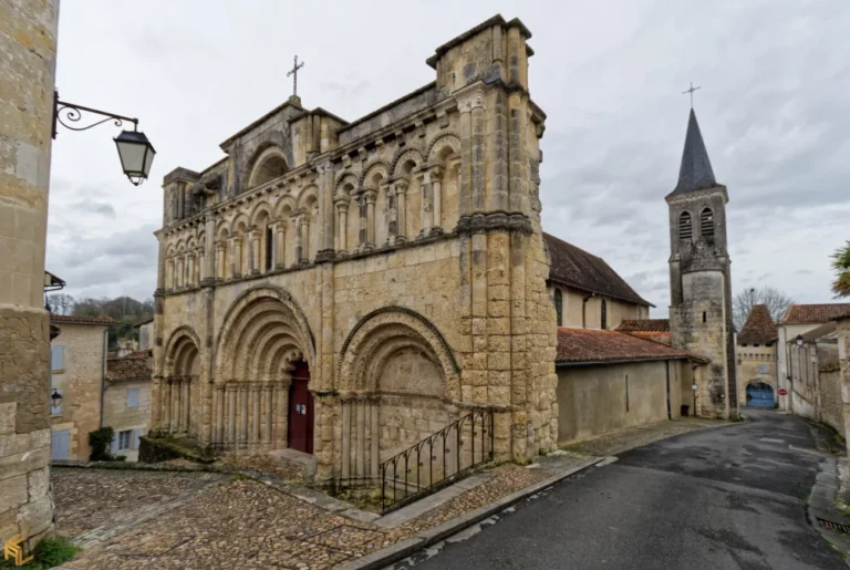 Lire la suite à propos de l’article Aubeterre-sur-Dronne, village classé en Charente