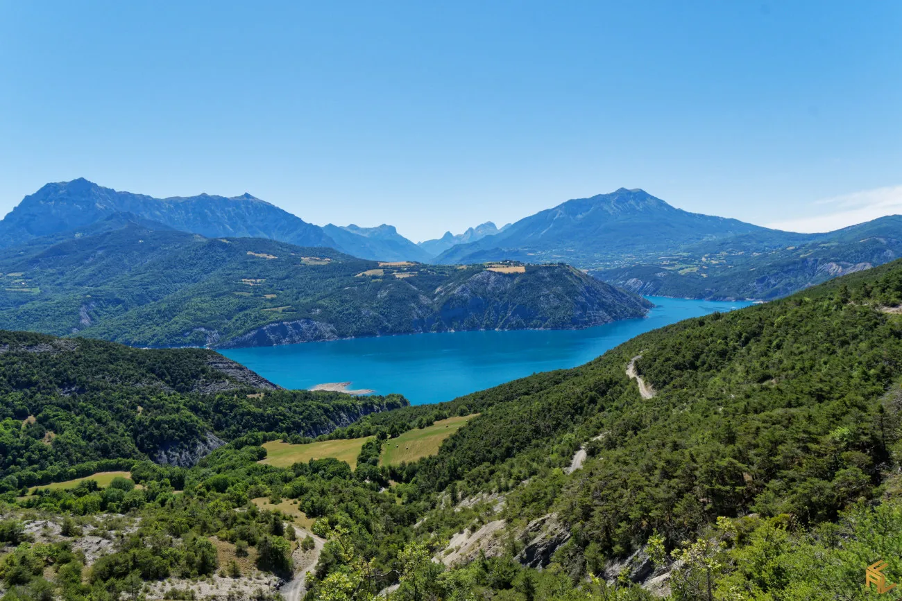 Lire la suite à propos de l’article Balade au lac de Serre-Ponçon et visite de Chorges