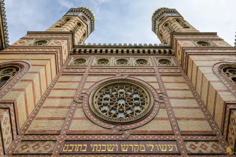 Lire la suite à propos de l’article Découvrir la Grande Synagogue et le musée national hongrois à Budapest