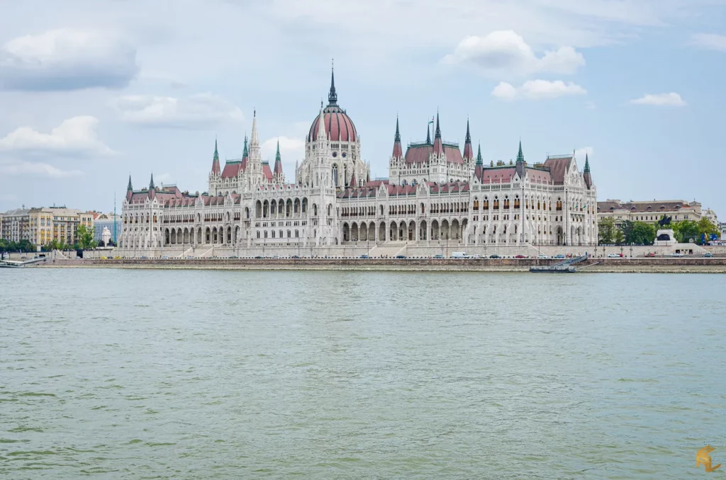 Découverte de monuments majeurs, le Parlement et la basilique Saint-Etienne à Budapest